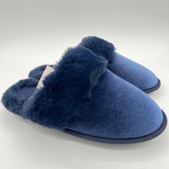 Navy Cozy Slippers NWT - Picture 2 of 2